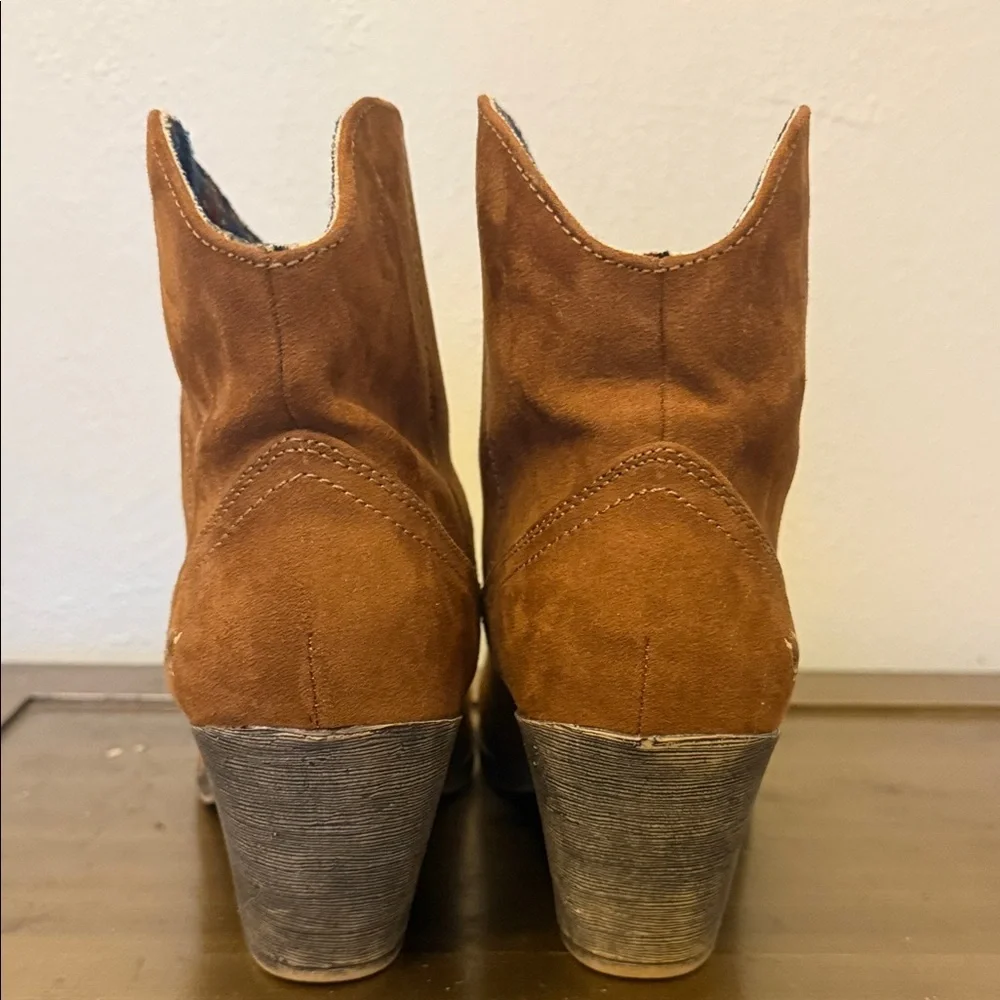 Rocket Dog Women's Suede Ankle Booties in Rust Brown